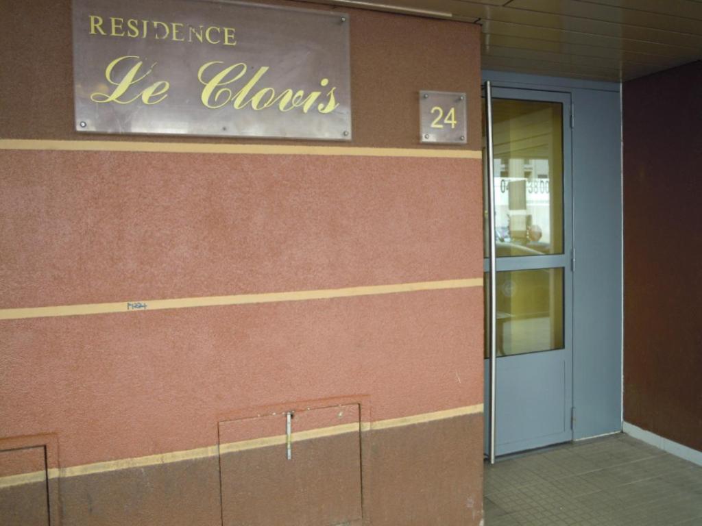 Nimes Studio Parking Dhuoda Exterior photo